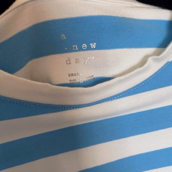 A New Day Short Sleeved Cropped Tee - Picture 3 of 3